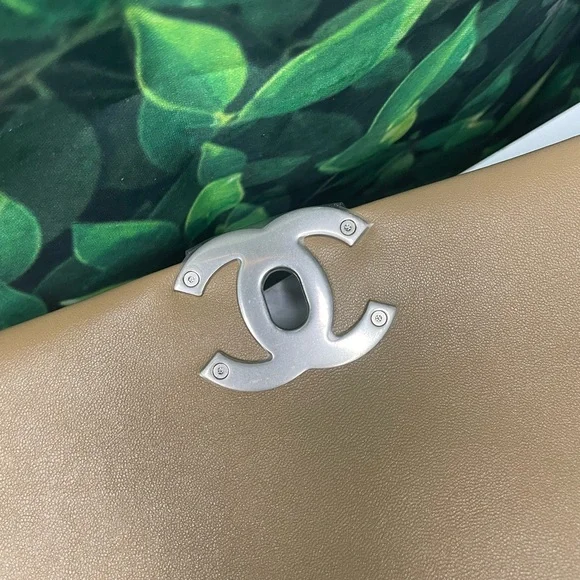 CHANEL PURSE 100% AUTHENTIC CHANEL BAG CHANEL 19 FLAP BAG - Picture 9 of 15